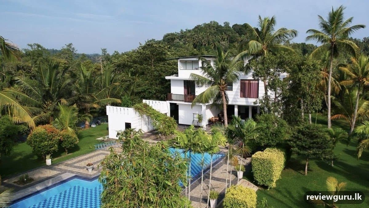 Shades Hotel & Villa