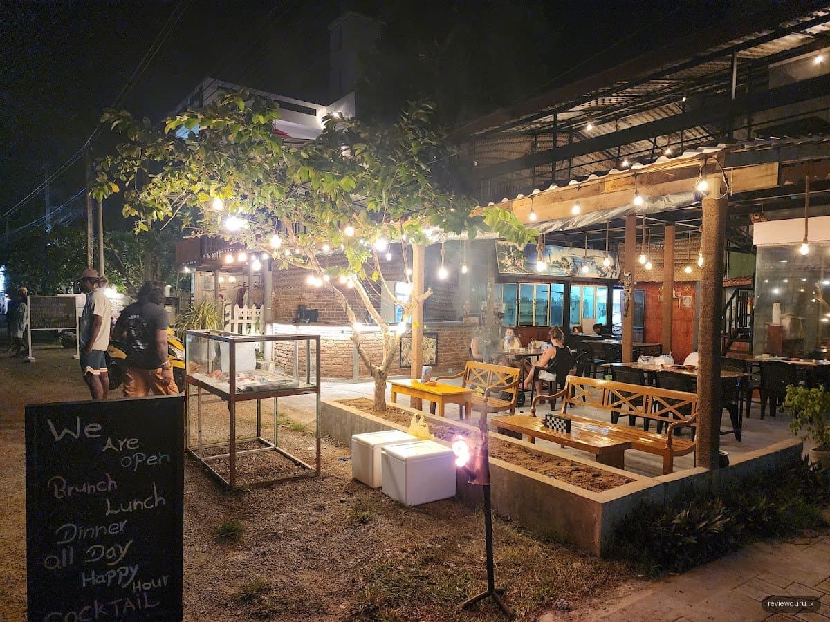 Bambini's Hostel and Café