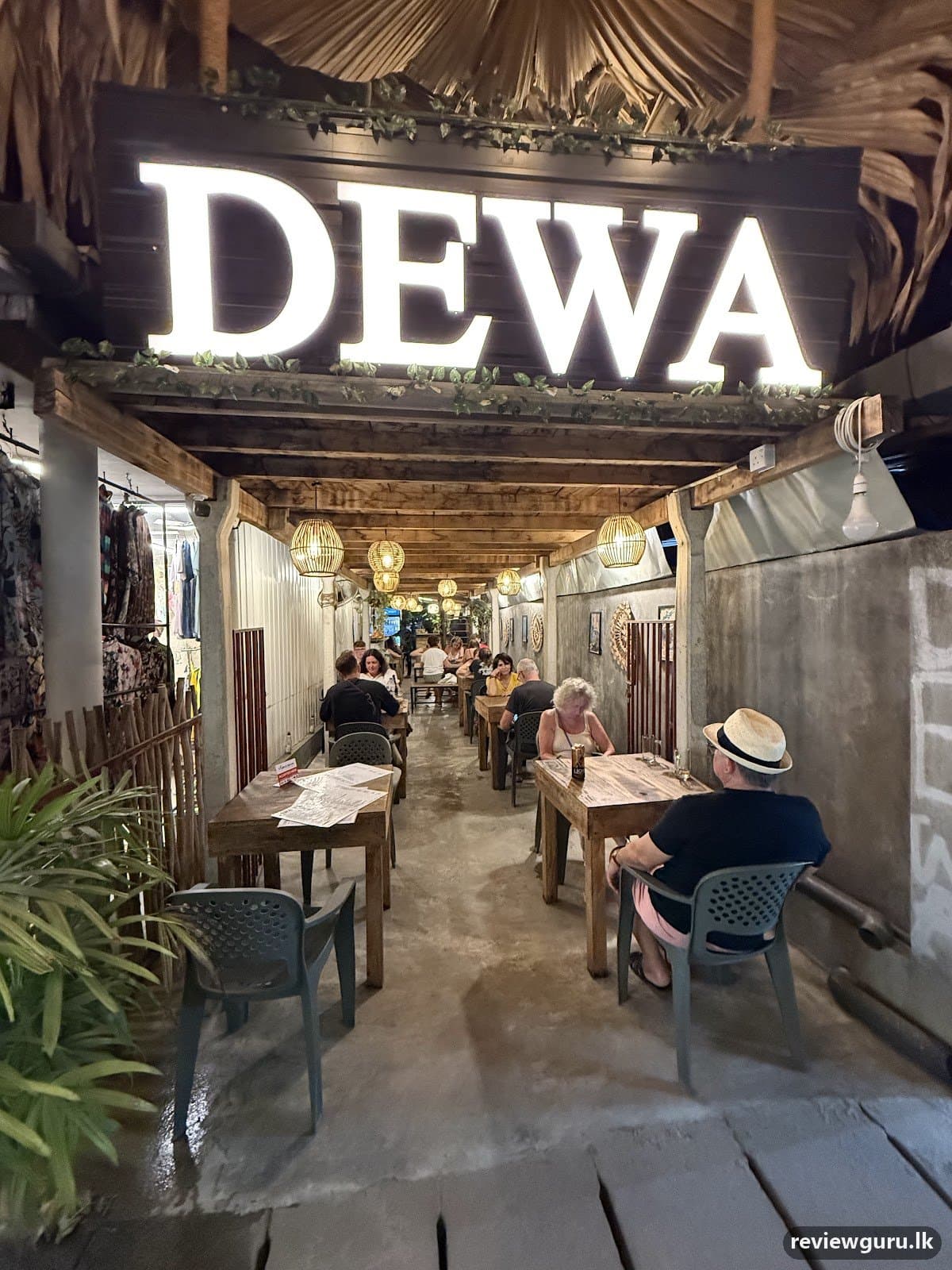 Dewa Seafood Restaurant & cafe