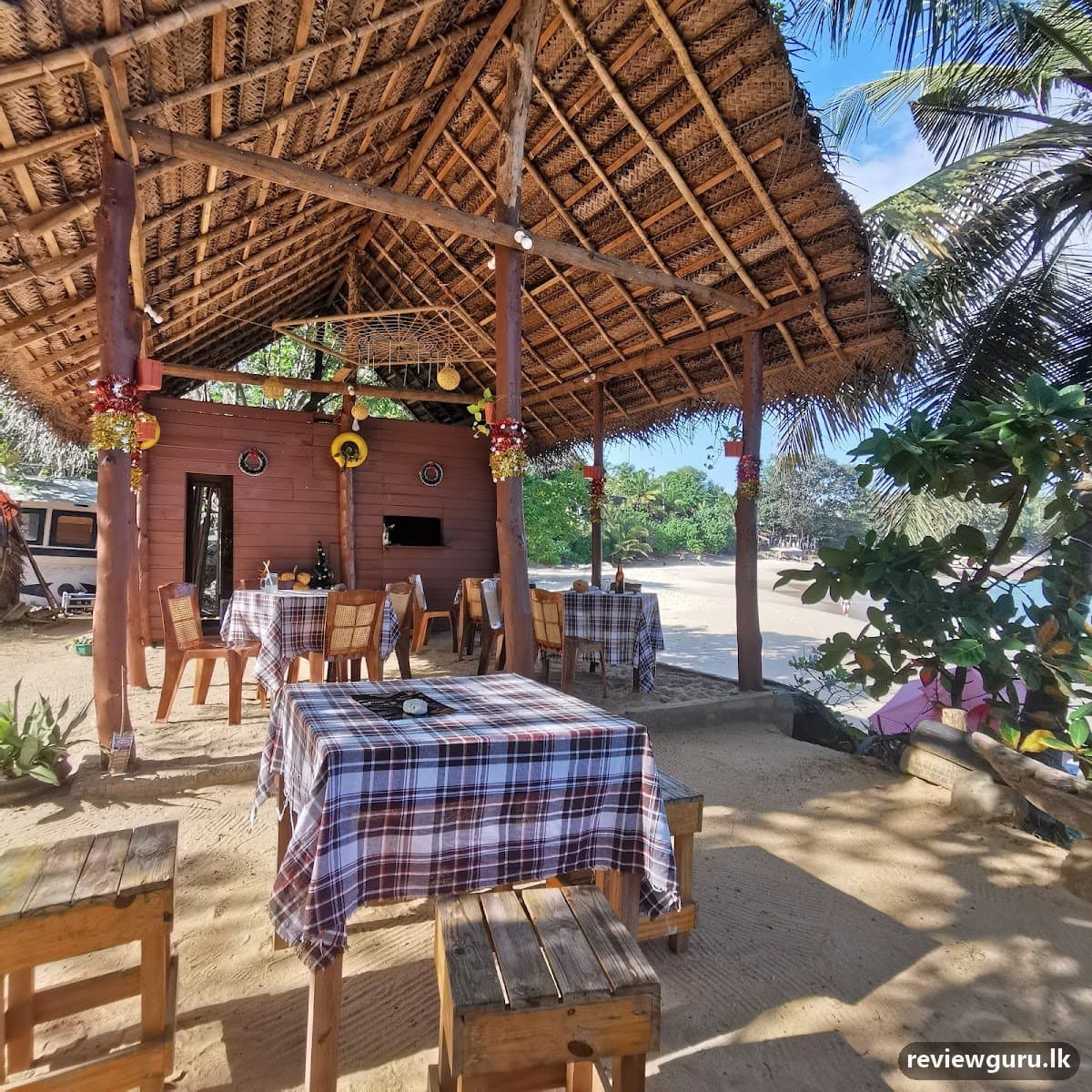 Hidden pearl beach restaurant