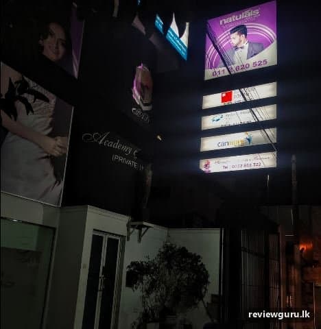Naturals Unisex Salon Nugegoda