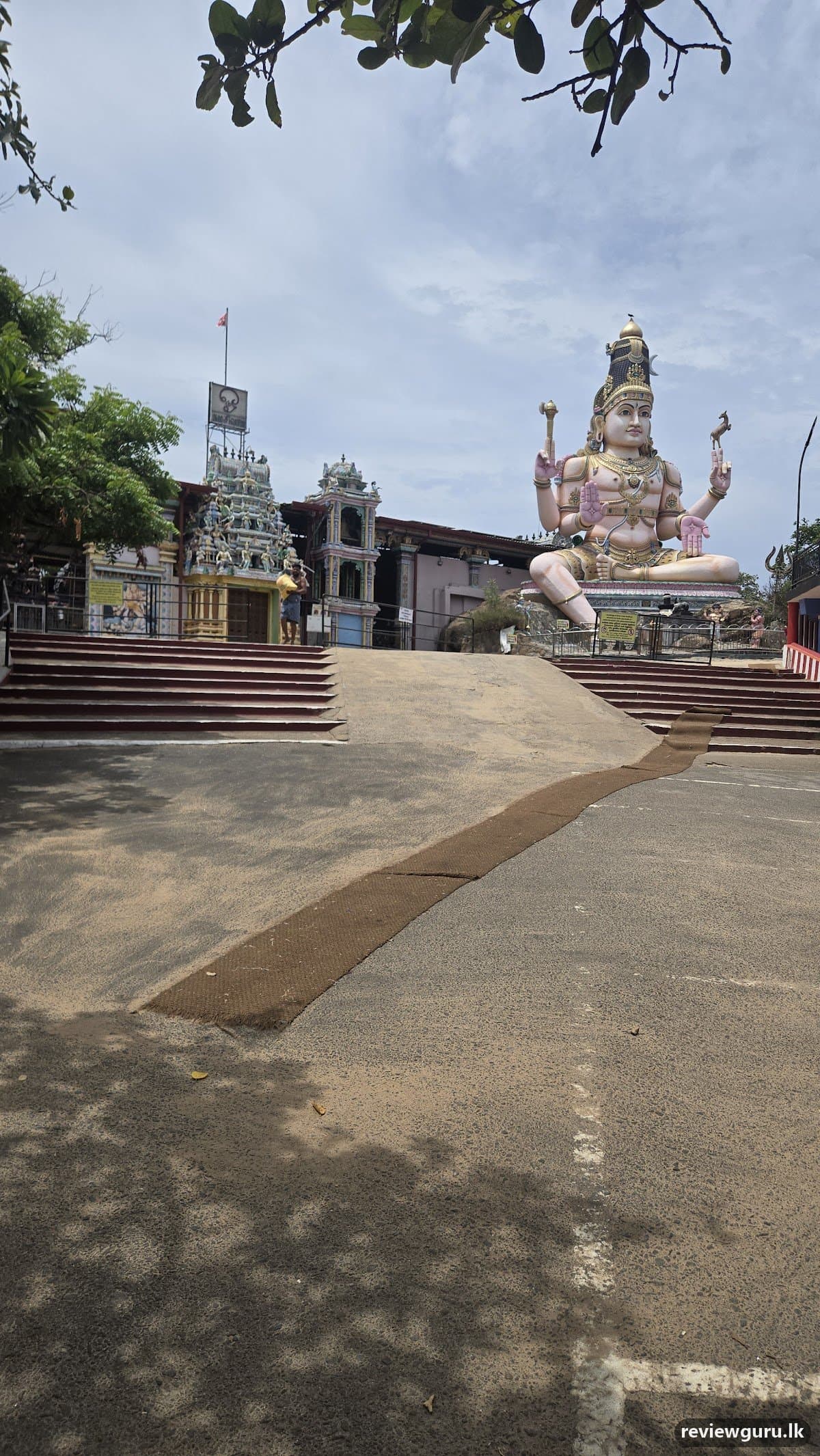 Redapple Travel &Holidays Lanka pvt Ltd