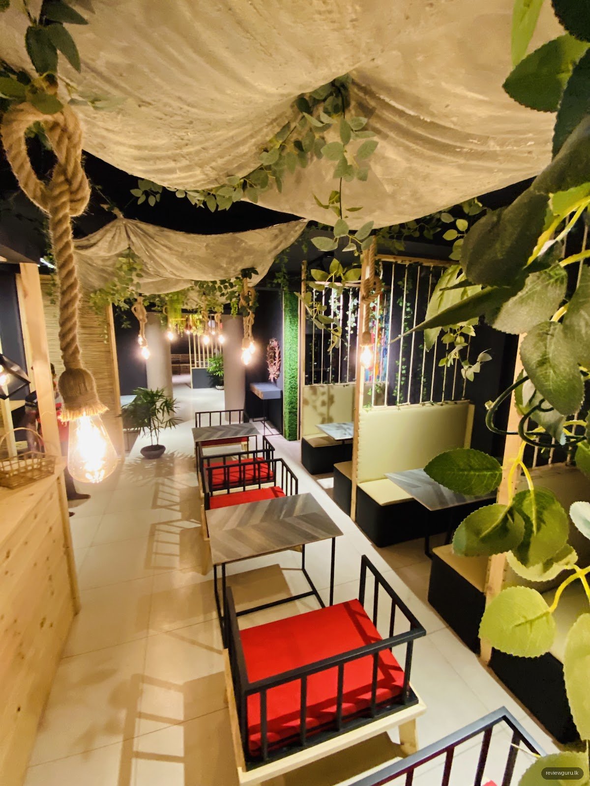 Barna's cafe and restaurant