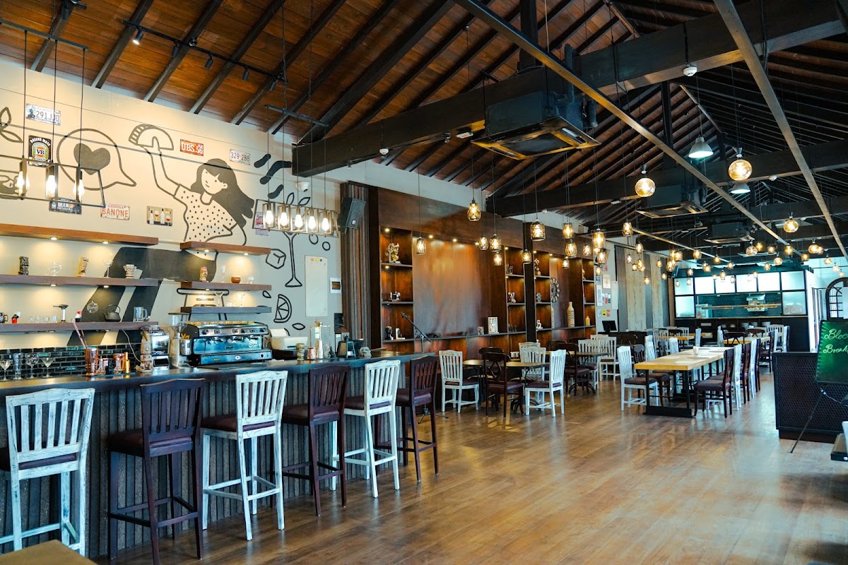 Blooming Breakfast Resto Bar & Cafe