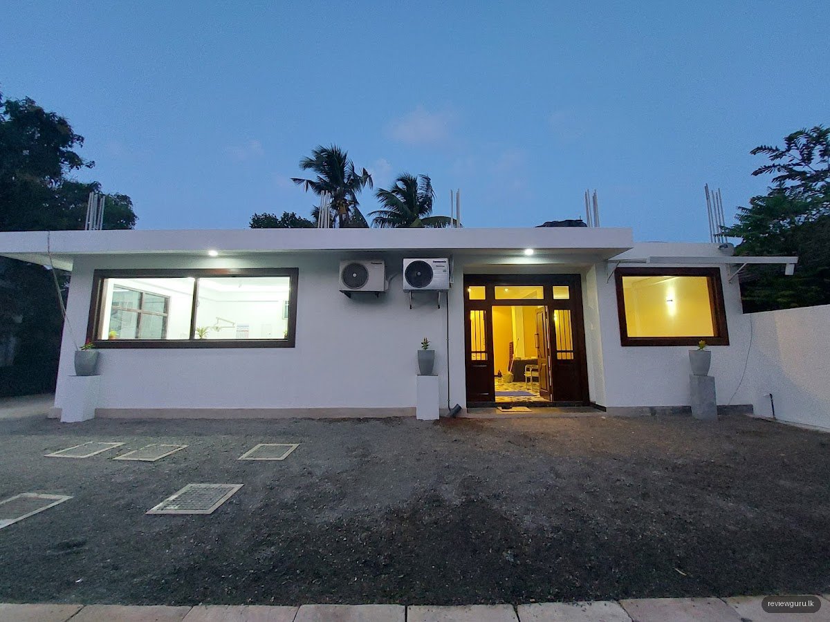 Dental Clinic - Dr Chaminda Paris
