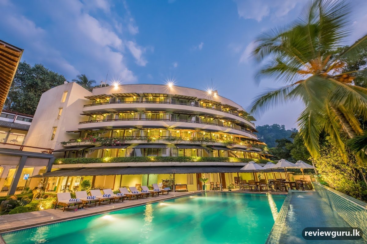 Earl's Regent Hotel