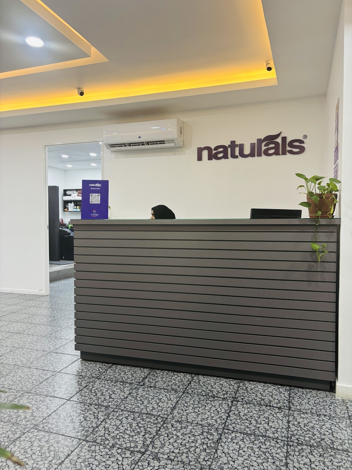 Naturals Unisex Salon Wellawatte