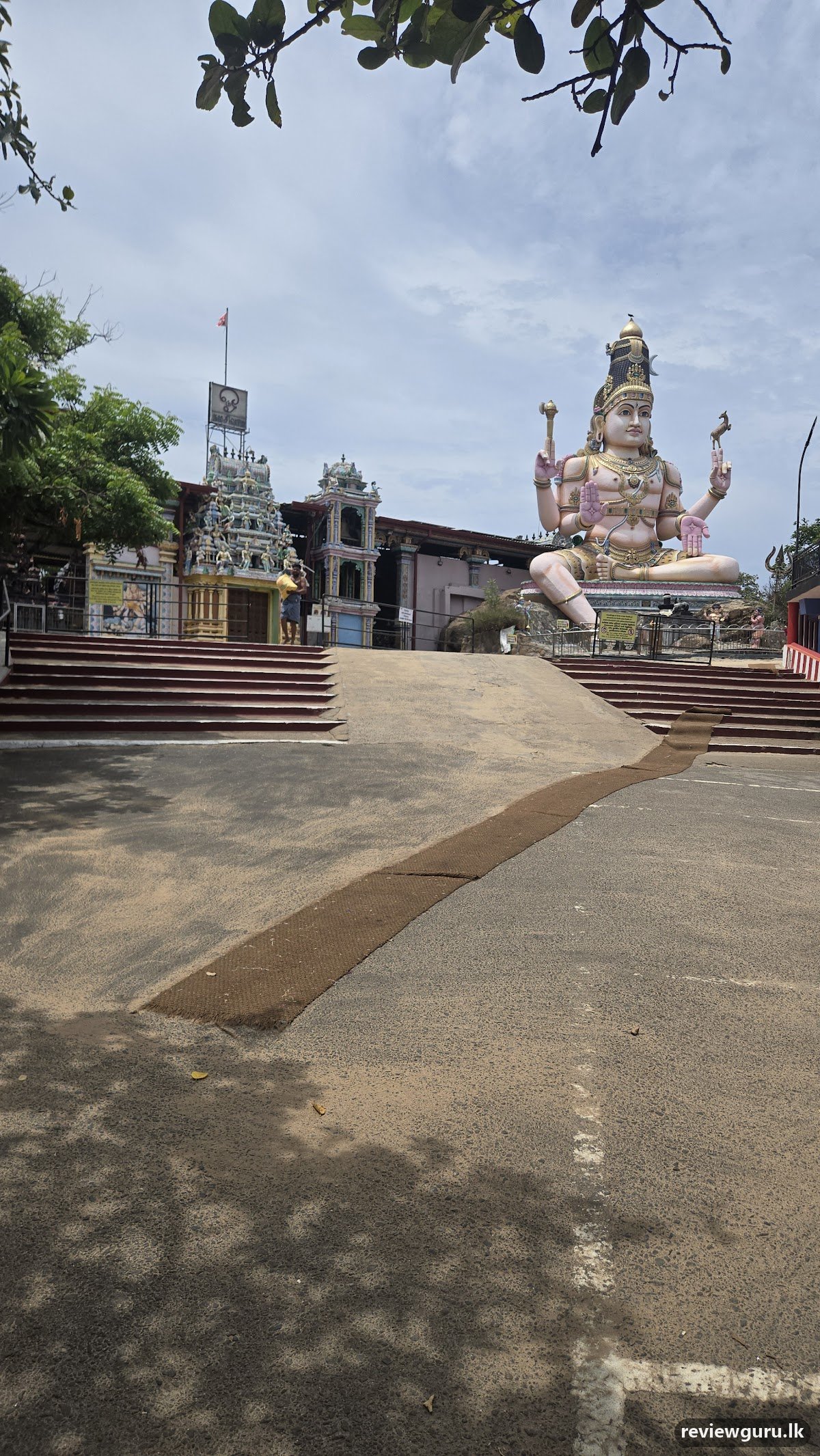 Redapple Travel &Holidays Lanka pvt Ltd