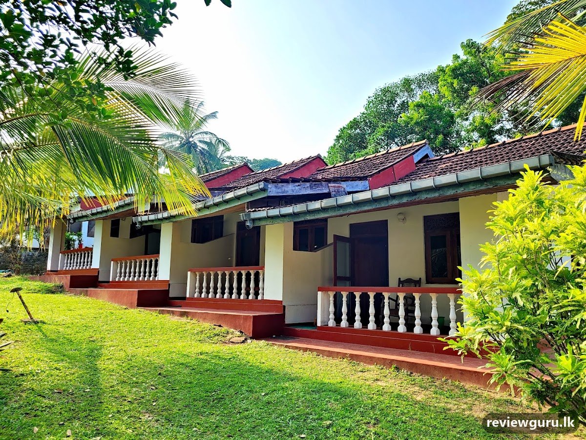 Rocky Point Beach front Pool Resort... Accommodation & Seafood Restaurant