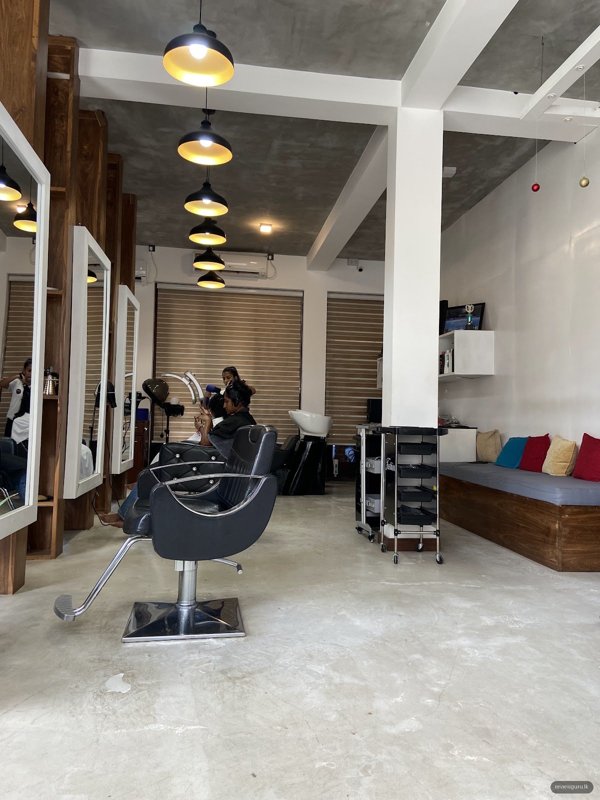 Salon Shiny