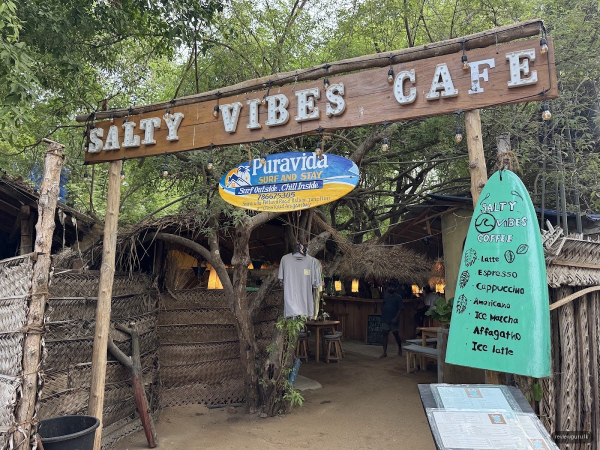Salty vibes cafe Arugambay