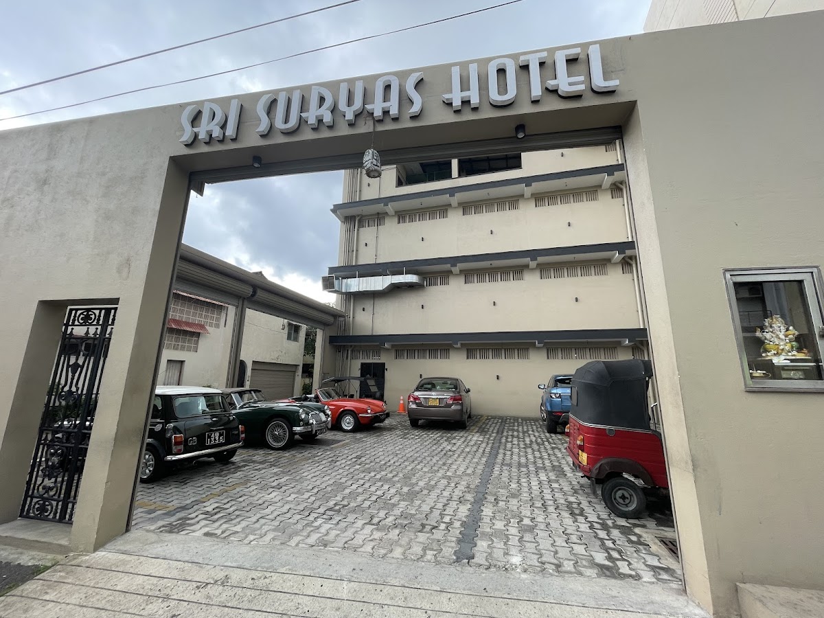 Sri Suryas Hotel - Bambalapitiya