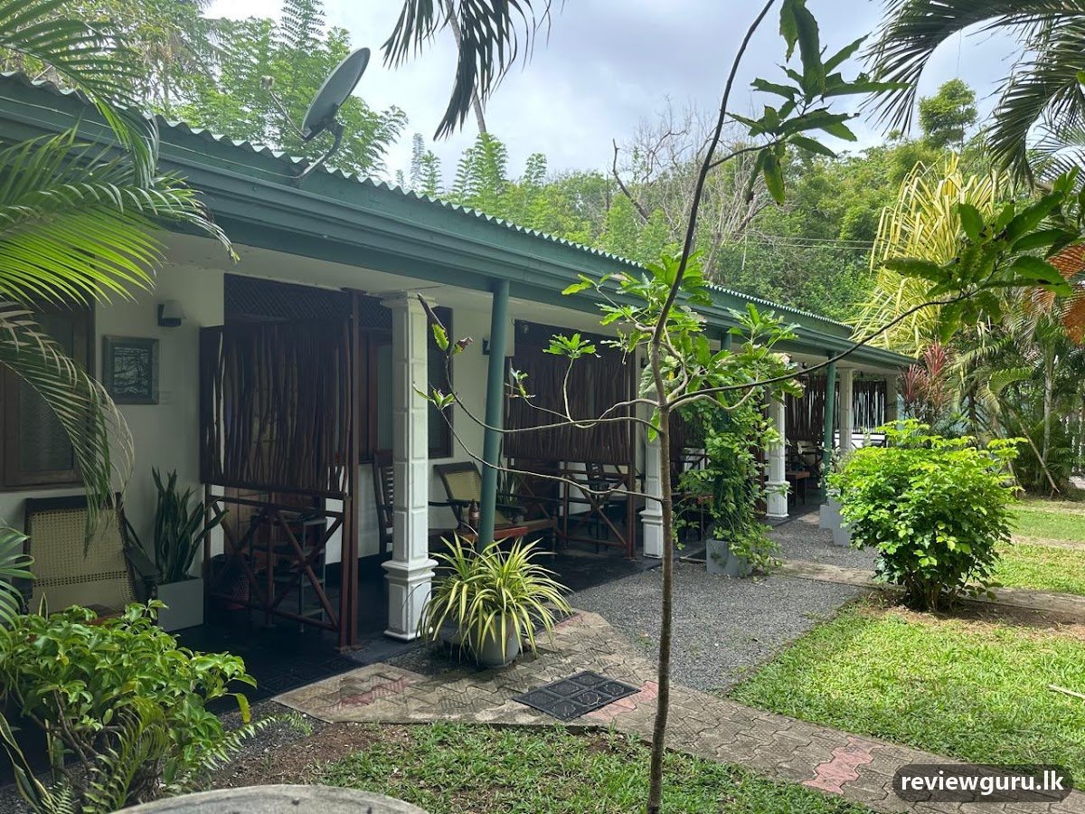 Surf Dine Hotel & Restaurant